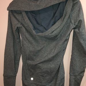 SIZE 4 LULULEMON ZIPUP